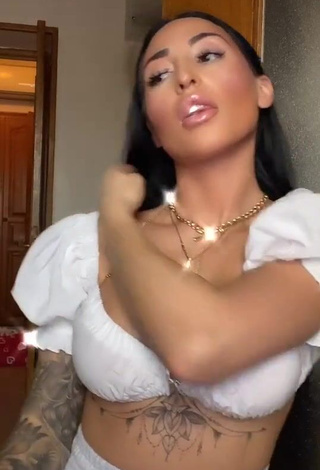 Sexy Pocahontasmaria in White Crop Top