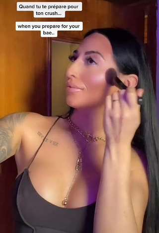 Lovely Pocahontasmaria Shows Cleavage