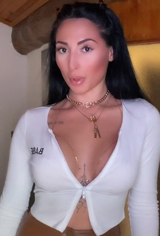 1. Really Cute Pocahontasmaria Shows Cleavage in White Crop Top