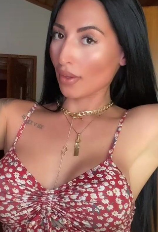 1. Pocahontasmaria Demonstrates Sweet Cleavage