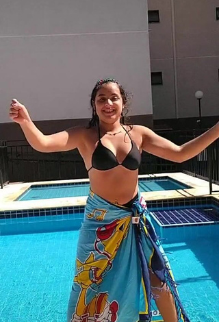 1. Irresistible Raquel Toledoh in Black Bikini Top at the Pool while Twerking and Bouncing Tits