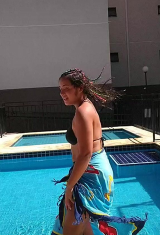 Irresistible Raquel Toledoh in Black Bikini Top at the Pool while Twerking and Bouncing Tits