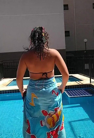 3. Irresistible Raquel Toledoh in Black Bikini Top at the Pool while Twerking and Bouncing Tits