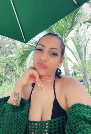 2. Irresistible Juliet Ibrahim Shows Cleavage