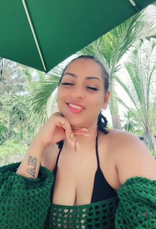 3. Irresistible Juliet Ibrahim Shows Cleavage