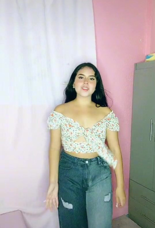 1. Amazing Soydanielikald in Hot Floral Crop Top