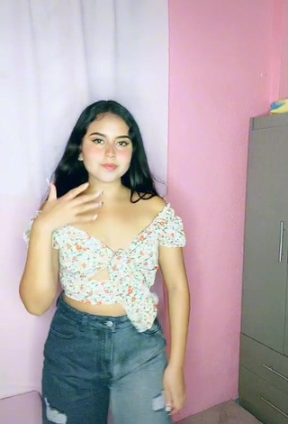 Amazing Soydanielikald in Hot Floral Crop Top