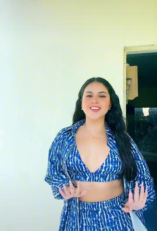 Beautiful Soydanielikald in Sexy Crop Top