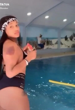 1. Erotic Stefflon Don Shows Cleavage in Black Bikini at the Pool and Bouncing Breasts