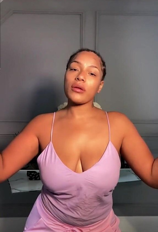 Hottie Stefflon Don Shows Cleavage