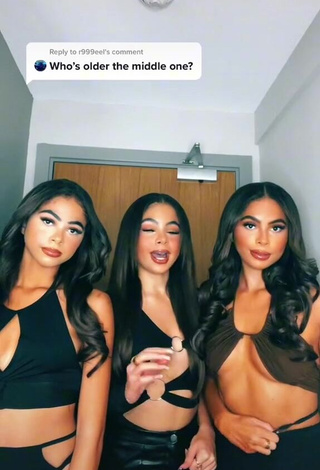 1. Emily & Maddy & Annabel Williams Shows her Sexy Cleavage