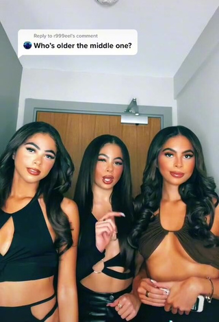 3. Emily & Maddy & Annabel Williams Shows her Sexy Cleavage