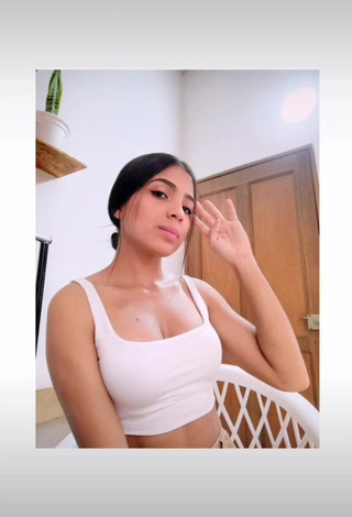 Irresistible Melissa Parra Shows Cleavage in White Crop Top