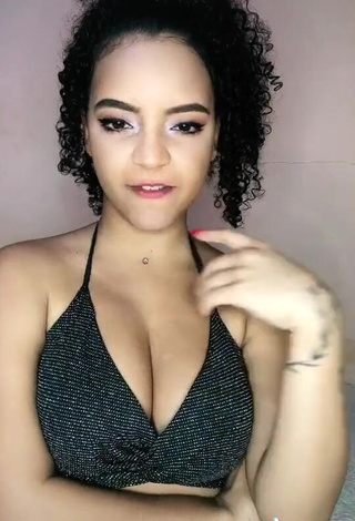 Beautiful Ziane Martins Shows Cleavage in Sexy Black Crop Top