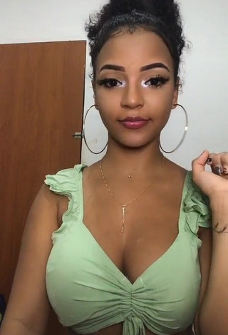 Irresistible Ziane Martins Shows Cleavage in Green Crop Top