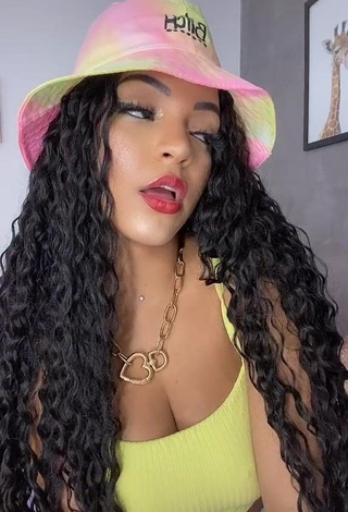 Attractive Ziane Martins Shows Cleavage in Light Green Crop Top