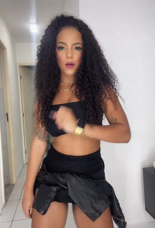 1. Sweetie Ziane Martins in Black Crop Top while Twerking