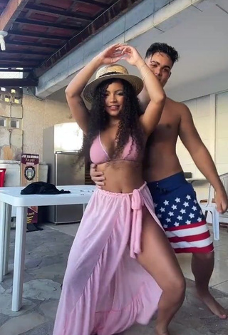 3. Sexy Ziane Martins Shows Cleavage in Pink Bikini Top