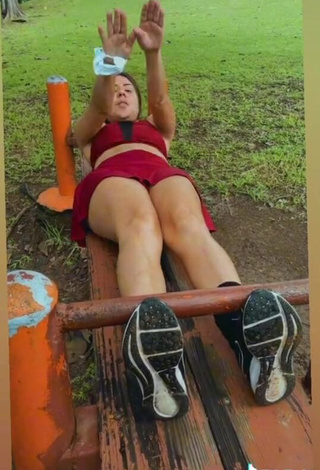 3. Colombiana sexy haciendo ejercicio en Panamá