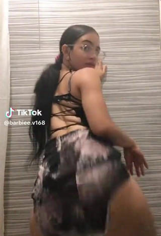 1. Erotic barbiee.v Shows Butt while Twerking