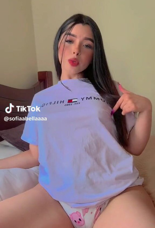 1. Erotic sofiaabellaaaa Shows Pussy Lips