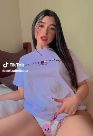 3. Erotic sofiaabellaaaa Shows Pussy Lips