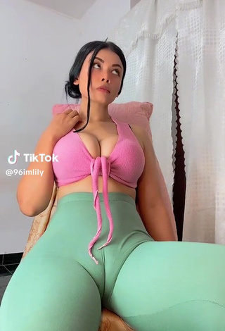 Erotic 96imlily Shows Cameltoe