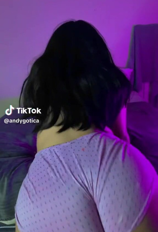 1. Erotic Andy Hips Shows Cameltoe while Twerking