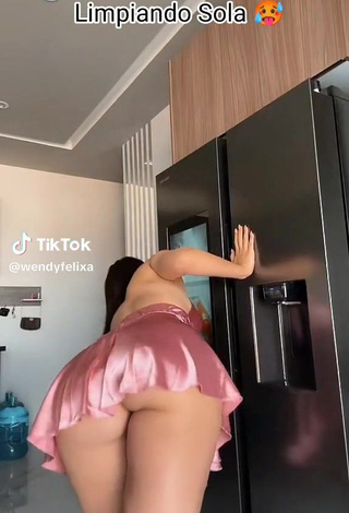 1. Erotic Wendy Felix Shows Butt while Twerking (Upskirt)