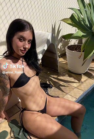 Irresistible wine_flame Shows Cleavage in Black Bikini while Leg Spread (Side Boob)