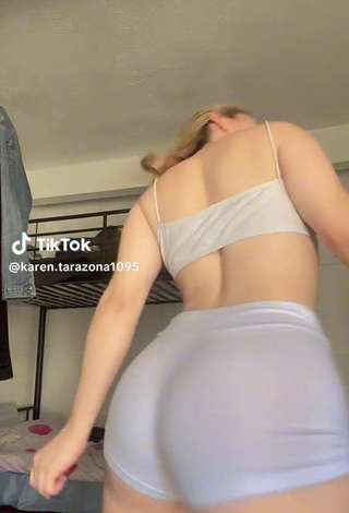 3. Karentarazona1095 Blonde teen twerking in shorts