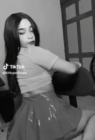 1. Hot skirt gstring twerk  Kittypetitee