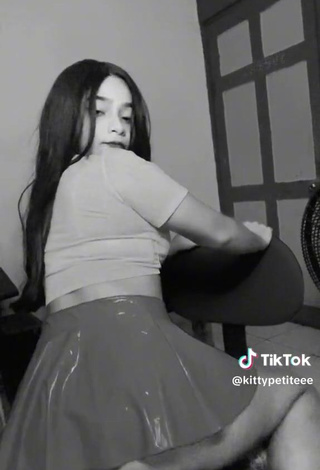 3. Hot skirt gstring twerk  Kittypetitee