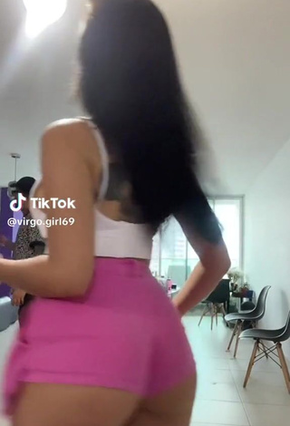 1. Hot virgo.girl69 Shows Butt while Twerking