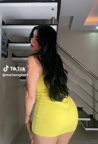 2. Sweetie Marian Gómez Shows Butt while Twerking (Upskirt)