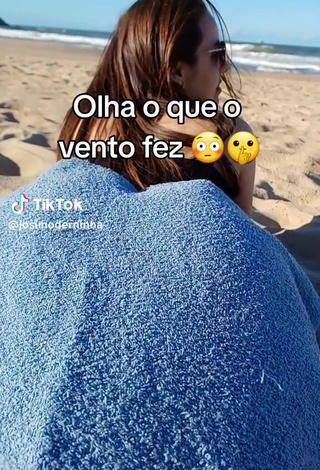 1. Erotic Josi moderninha Shows Asshole at the Beach