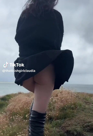 3. Sweetie thatirishgirlclaudia Shows Butt (Upskirt)