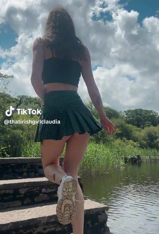 1. Irresistible thatirishgirlclaudia Shows Butt (Upskirt)