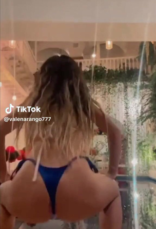 1. Irresistible valenarango777 Shows Cleavage in Bikini while Twerking (Side Boob)