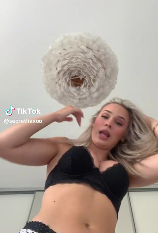 Irresistible secretliaxoo Shows Asshole (Oops)