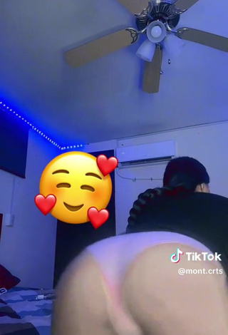 Erotic mont.crts Shows Butt while Twerking