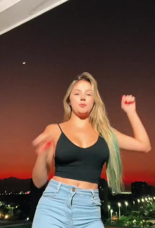 bela Shows Cleavage in Sweet Black Crop Top