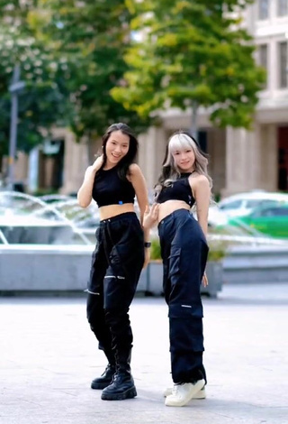 3. Breathtaking Bùi Thảo Ly in Black Crop Top in a Street