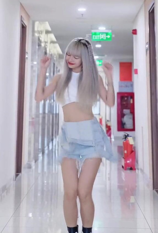 1. Fine Bùi Thảo Ly in Sweet White Crop Top