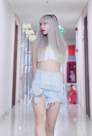 Fine Bùi Thảo Ly in Sweet White Crop Top