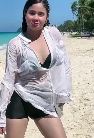 Erotic Christian Mae Shows Cleavage in White Top at the Beach