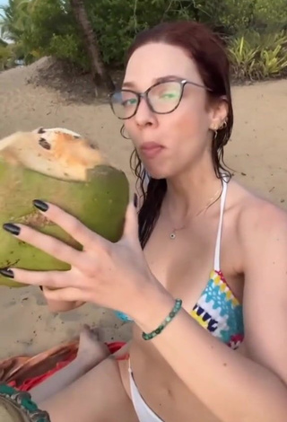 3. Magnetic Cibelly Ferreira Shows Cleavage in Appealing Bikini at the Beach (Side Boob)