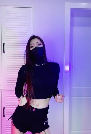 3. Han Qui in Cute Black Crop Top