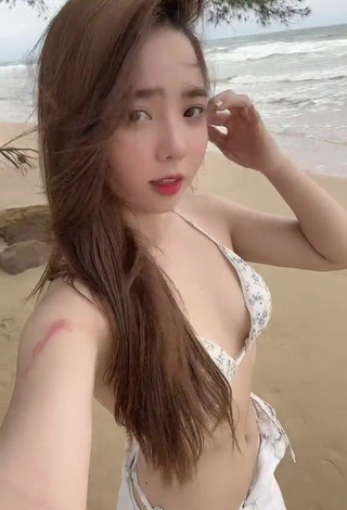 1. Erotic Cindy Diễm Mii Shows Cleavage in Bikini Top at the Beach (Side Boob)