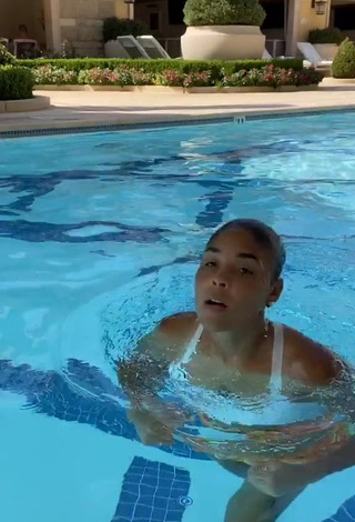 3. Irresistible Crissa Jackson Shows Nipples at the Pool